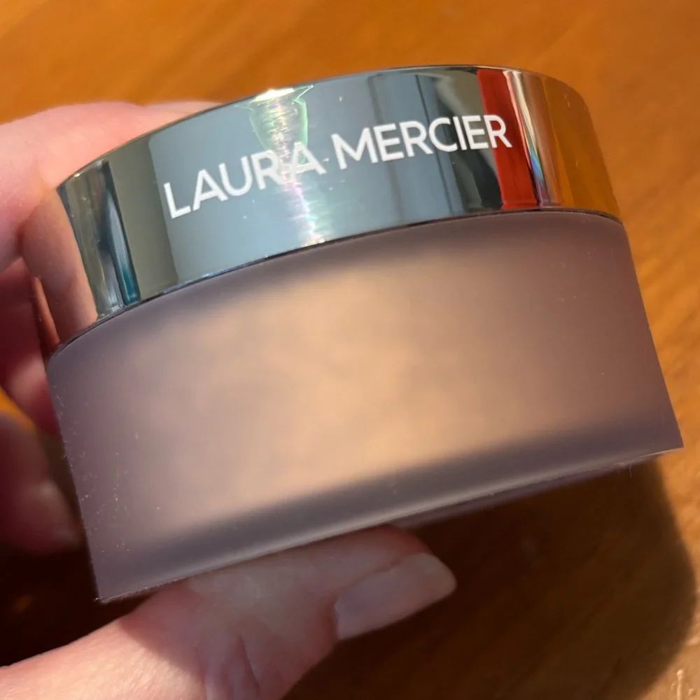 Laura Mercier Translucent Loose Setting Powder Light Catcher